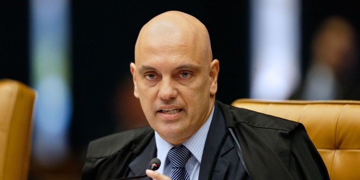 Alexandre de Moraes impede visita de Javier Milei a Jair Bolsonaro durante viagem do argentino ao Brasil.