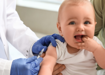 Campos inicia vacinação contra pneumonia e meningite em crianças menores de 5 anos. Primeira fase atende crianças com esquema incompleto ou não iniciado.