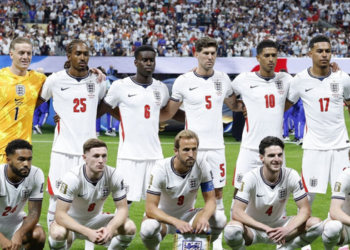 Família real britânica e príncipe William manifestam apoio à Inglaterra após derrota por 2 a 1 para a Argentina na semifinal da Copa do Mundo.