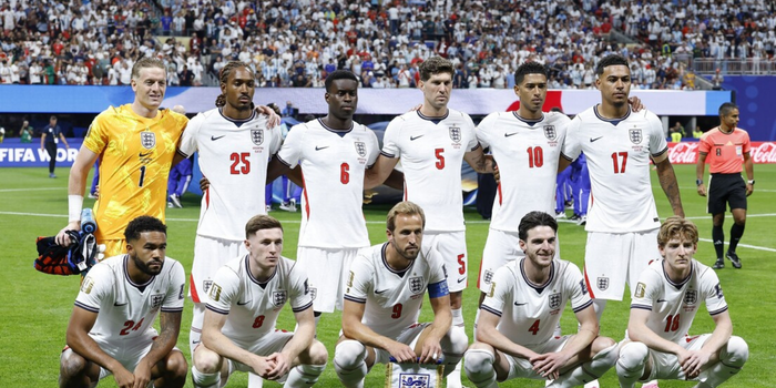 Família real britânica e príncipe William manifestam apoio à Inglaterra após derrota por 2 a 1 para a Argentina na semifinal da Copa do Mundo.