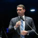 Autoridades identificam acesso ligado a dirigente do Missão em filiação falsa de Flávio Bolsonaro.
