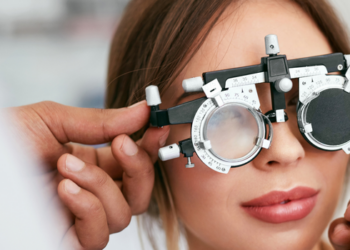 Entidade alerta que exames vinculados à venda de óculos podem não avaliar adequadamente a saúde ocular.