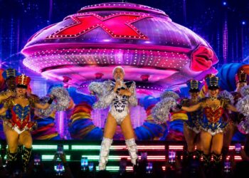 "O Último Voo da Nave": Xuxa prova que seu brilho permanece intacto