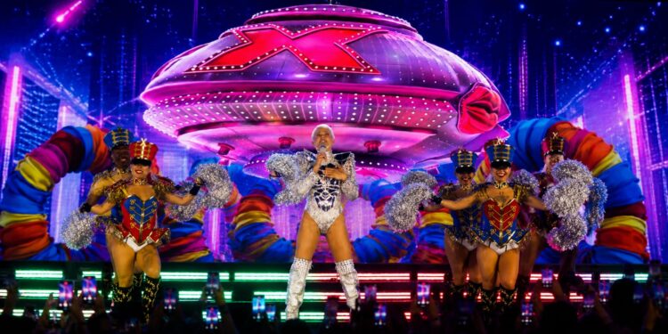 "O Último Voo da Nave": Xuxa prova que seu brilho permanece intacto