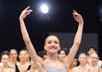 Pietra Rêgo, de 15 anos, recebe bolsa do Prix de Lausanne e seguirá sua formação na Royal Ballet Upper School, em Londres.
