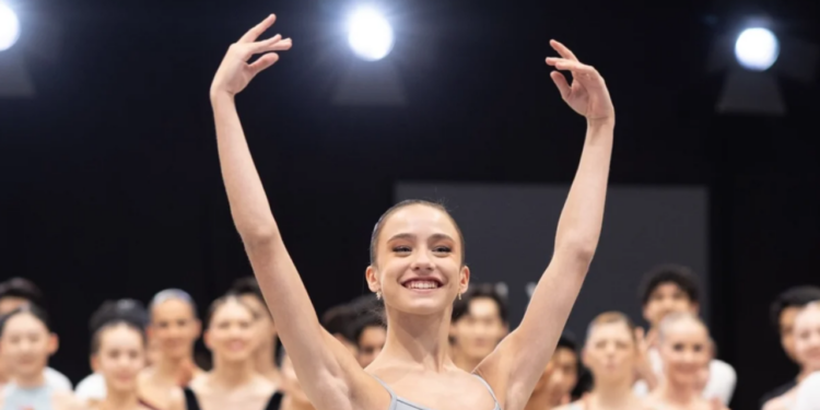 Pietra Rêgo, de 15 anos, recebe bolsa do Prix de Lausanne e seguirá sua formação na Royal Ballet Upper School, em Londres.