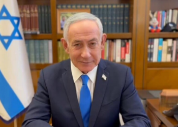 Benjamin Netanyahu declara apoio a Flávio Bolsonaro durante convenção do PL em São Paulo e destaca relação entre Brasil e Israel em mensagem de vídeo.