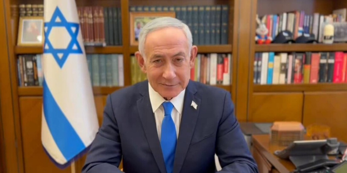 Benjamin Netanyahu declara apoio a Flávio Bolsonaro durante convenção do PL em São Paulo e destaca relação entre Brasil e Israel em mensagem de vídeo.