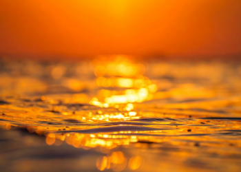 Temperatura dos oceanos bate novo recorde histórico, segundo o Copernicus. Cientistas alertam para impactos das mudanças climáticas, do El Niño e do aquecimento global.