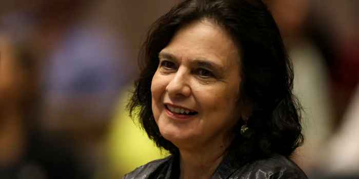 Ex-ministra Nísia Trindade lança livro sobre a pandemia de covid-19, com bastidores da gestão da crise sanitária, e participa da abertura de exposição no Rio de Janeiro.