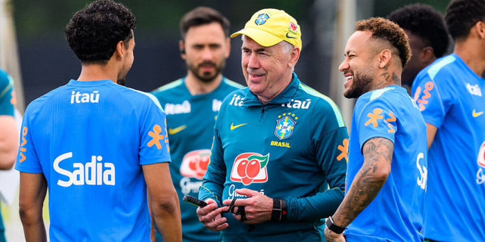 Lucas Paquetá sofre lesão na coxa e pode desfalcar o Brasil na Copa do Mundo. Ancelotti avalia mudanças táticas para enfrentar a Noruega nas oitavas.