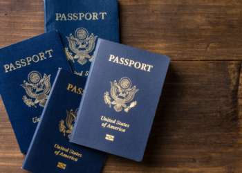 Chile lidera o ranking de passaportes mais fortes da América Latina em 2026, seguido pelo Brasil, segundo levantamento da Global Citizen Solutions que avalia mobilidade internacional e indicadores econômicos e sociais.