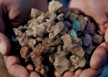 Brasil lança plano estratégico para desenvolver a cadeia de terras raras até 2040. Estudo destaca reservas minerais, inovação e oportunidades para a indústria nacional.