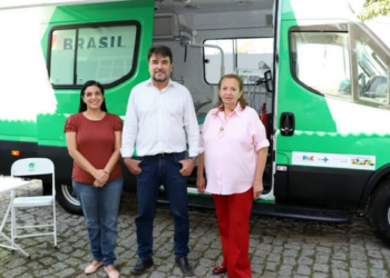 Quissamã recebeu uma Unidade Odontológica Móvel para ampliar o atendimento de saúde bucal em comunidades afastadas. Equipamento reforça a Atenção Primária e ações preventivas no município.