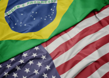 Os Estados Unidos iniciaram audiência pública sobre proposta de tarifa de 25% a produtos brasileiros. Brasil contesta acusações em investigação baseada na Seção 301.