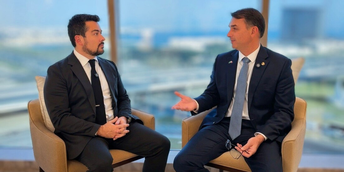 Paulo Figueiredo anunciou que não participará presencialmente da audiência do USTR sobre tarifas aos produtos brasileiros e declarou apoio à atuação de Flávio Bolsonaro.