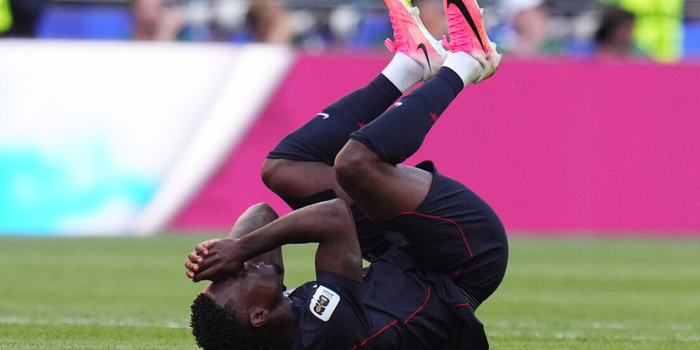 Folarin Balogun falou sobre a decisão da FIFA que liberou sua participação nas oitavas da Copa de 2026 após expulsão e comentou a repercussão do caso.