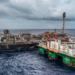 Governo federal mantém por até 60 dias o imposto de 12% sobre a exportação de petróleo bruto devido à alta do barril e às tensões no Oriente Médio.