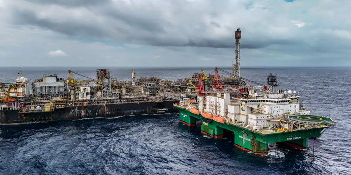 Governo federal mantém por até 60 dias o imposto de 12% sobre a exportação de petróleo bruto devido à alta do barril e às tensões no Oriente Médio.