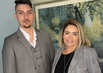 Justiça Eleitoral determina bloqueio de até R$ 227 mil em bens de Ana Cristina Valle após rejeição das contas da campanha eleitoral de 2022.