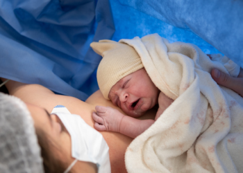 Pesquisa do Unicef mostra os fatores que levam milhares de brasileiras a optar pela cesariana. Estudo aponta influência do medo da dor, violência obstétrica e falta de informação no pré-natal.