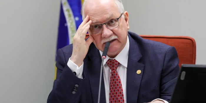 Presidente do STF afirma que caso Moraes-Vorcaro exige resposta institucional; PGR questiona validade de parte da investigação.