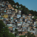 Brasil possui o terceiro maior déficit habitacional da América Latina, segundo estudo da Habitat for Humanity e ONU-Habitat. Levantamento destaca a precariedade das moradias existentes.