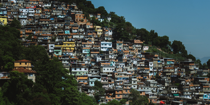 Brasil possui o terceiro maior déficit habitacional da América Latina, segundo estudo da Habitat for Humanity e ONU-Habitat. Levantamento destaca a precariedade das moradias existentes.