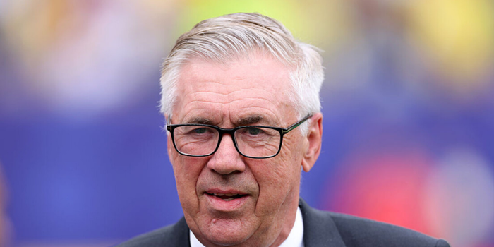 Carlo Ancelotti recebe cerca de 10 milhões de euros por ano, valor superior à soma dos salários de Luis de la Fuente e Lionel Scaloni.