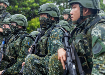 Taiwan anuncia exercícios militares para simular um possível conflito com a China após aumento da presença de embarcações chinesas e temor de bloqueio marítimo.