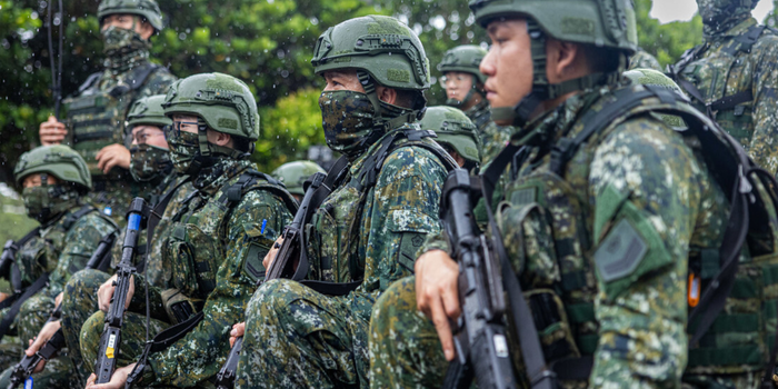 Taiwan anuncia exercícios militares para simular um possível conflito com a China após aumento da presença de embarcações chinesas e temor de bloqueio marítimo.
