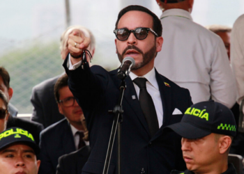 Equipe de Abelardo de la Espriella denuncia possível plano de atentado antes da posse presidencial na Colômbia e solicita investigação urgente.