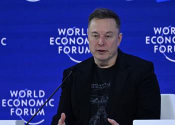 Elon Musk afirmou que a inteligência digital pode superar a capacidade intelectual humana combinada até 2031 e prevê forte expansão da robótica e da automação