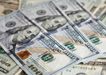 Estados Unidos passam a cobrar tarifa adicional de 12,5% sobre produtos brasileiros, com possibilidade de sobretaxa total de 37,5% em alguns casos.