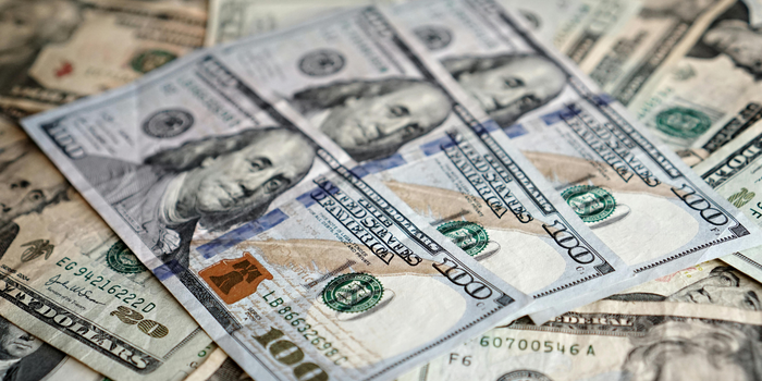 Estados Unidos passam a cobrar tarifa adicional de 12,5% sobre produtos brasileiros, com possibilidade de sobretaxa total de 37,5% em alguns casos.