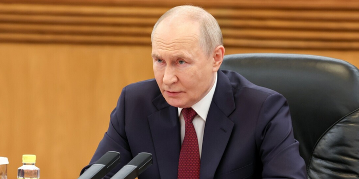 Vladimir Putin afirma que a dissolução da União Soviética rompeu a ordem internacional do pós-guerra e critica ações ocidentais contrárias à Carta da ONU.