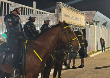 Cavalaria da Guarda Municipal reforça o esquema de segurança da Expo Macaé 2026 com patrulhamento montado, prevenção de ocorrências e apoio aos visitantes.