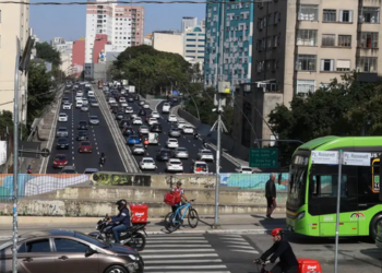 Move Brasil libera financiamento de motos e bicicletas elétricas para entregadores, mototaxistas e motofretistas, com juros a partir de 0,91% ao mês.