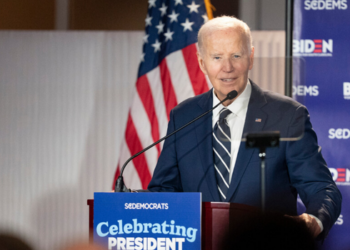 Joe Biden realiza radioterapia e terapia hormonal contra câncer metastático que atingiu os ossos. Ex-presidente também passou por cirurgia de Mohs