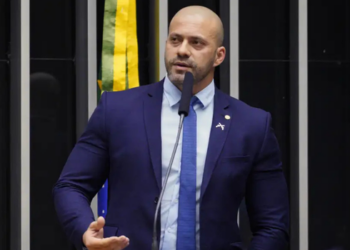 Daniel Silveira terá 48 horas para explicar ao STF vídeo de apoio político divulgado nas redes sociais durante cumprimento de pena em regime aberto.