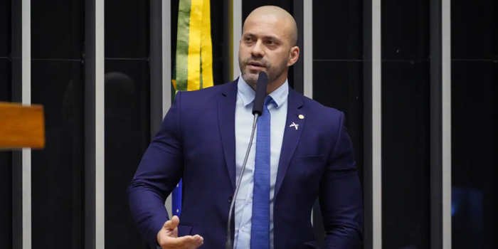 Daniel Silveira terá 48 horas para explicar ao STF vídeo de apoio político divulgado nas redes sociais durante cumprimento de pena em regime aberto.