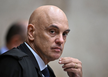 Alexandre de Moraes deu 48 horas para Bolsonaro explicar se autorizou uso de imagem em vídeo de inteligência artificial exibido pelo PL.