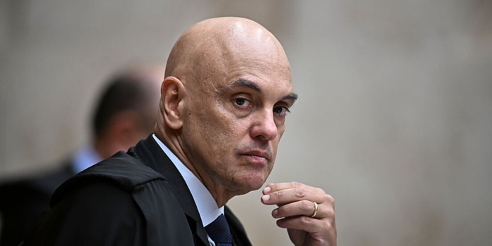 Alexandre de Moraes deu 48 horas para Bolsonaro explicar se autorizou uso de imagem em vídeo de inteligência artificial exibido pelo PL.