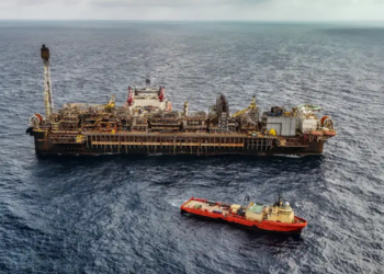 Petrobras bate recorde no segundo trimestre de 2026, com produção de 3,34 milhões de barris de óleo equivalente por dia e dez novos poços.