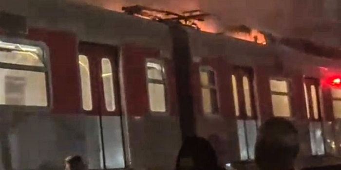 Uma falha no fornecimento de energia interrompeu a circulação das linhas 11-Coral, 12-Safira e 13-Jade em São Paulo. Incêndio em trem e suspensão do rodízio marcaram a manhã.