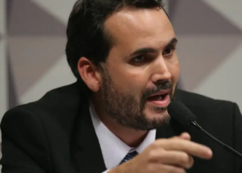 Mesmo com alta do petróleo no mercado internacional, governo federal decidiu não ampliar subsídios aos combustíveis neste momento e mantém benefícios parciais.