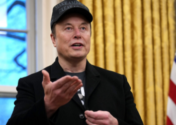 Elon Musk defende negociações com concessões à Rússia para buscar o fim da guerra na Ucrânia. Empresário criticou postura de diplomatas ocidentais sobre o conflito.