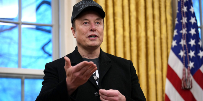 Elon Musk defende negociações com concessões à Rússia para buscar o fim da guerra na Ucrânia. Empresário criticou postura de diplomatas ocidentais sobre o conflito.