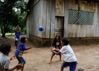 Levantamento do Unicef identifica 333 municípios brasileiros com alta vulnerabilidade climática para crianças e adolescentes, considerando riscos ambientais e sociais.