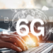 Estudo internacional apresenta tecnologia que reduz interferências eletromagnéticas e pode aumentar a velocidade, a segurança e a eficiência das futuras redes 6G.